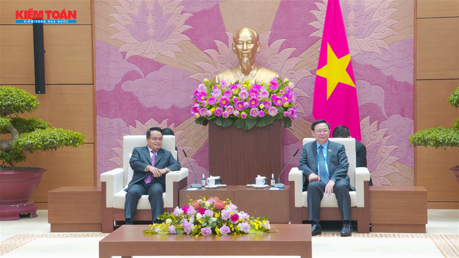 Chủ tịch Quốc hội Vương Đình Huệ tiếp Chủ tịch Kiểm toán nhà nước Lào 